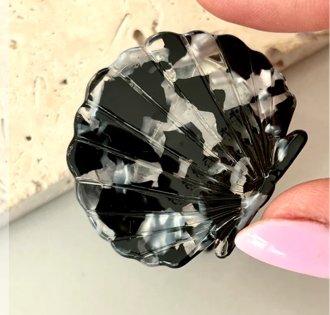 Shell Hair Claw
