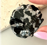 Shell Hair Claw