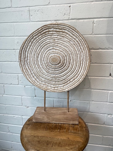 Moby Resin Sand Ribbed Plate with stand