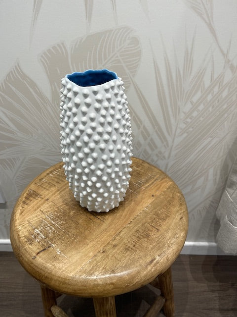 URCHIN WHITE VASE