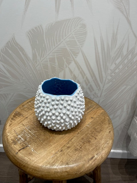 URCHIN WHITE VASE