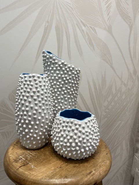 URCHIN WHITE VASE
